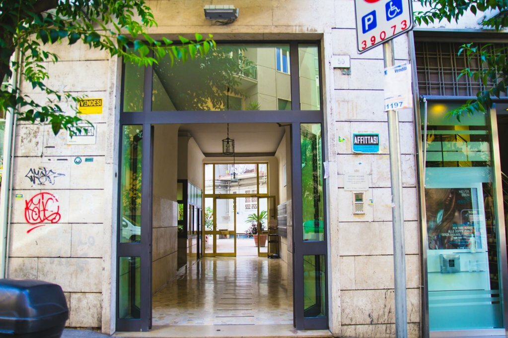 Hotel Happy Rooms in Easy House, Naples, photo