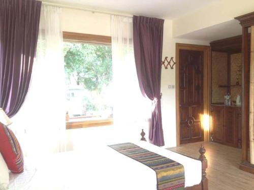 Фото Mr. Charles River View Lodge