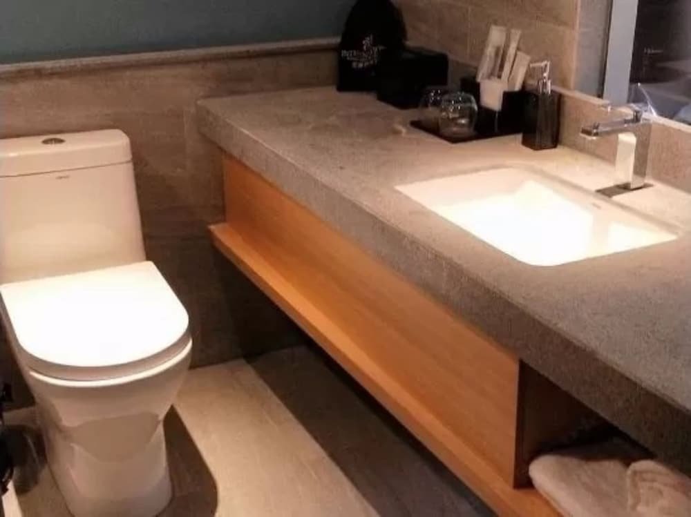 Фото Poltton International Apartment Kunming Railway Station