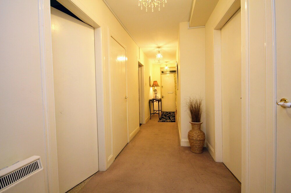 Фото Silver Lining - St Patrick Sq Apartment