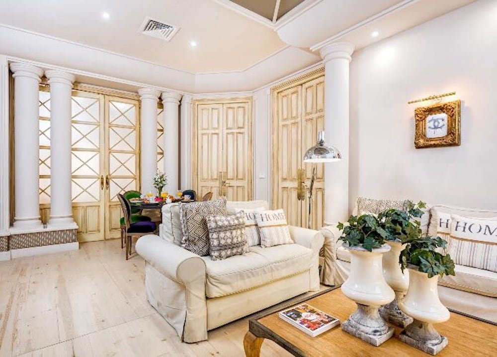 Фото Holidays2Malaga Suites Apartments