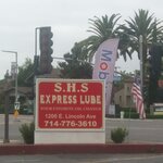 S. H. S Express Lube (United States, Anaheim, 1200 E Lincoln Ave) ، تغيير زيت سريع