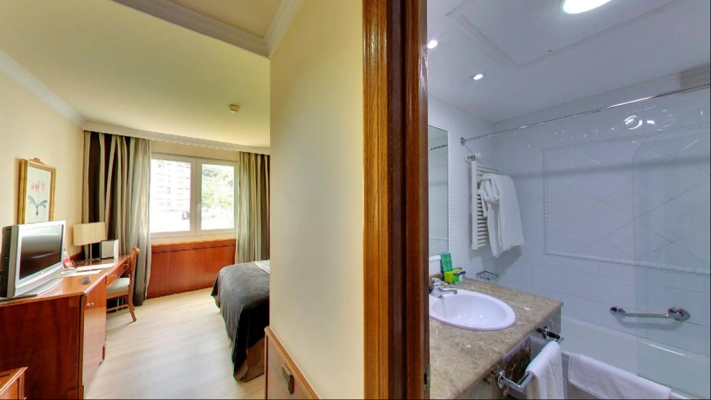 Фото Hotel Silken Rio Santander