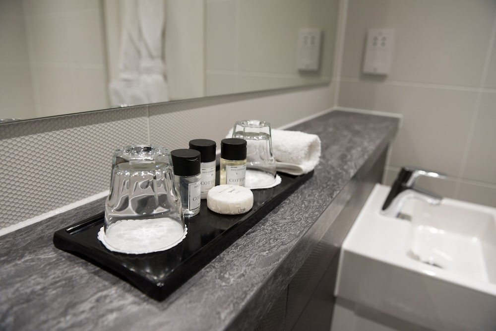 Фото The Bromley Court Hotel