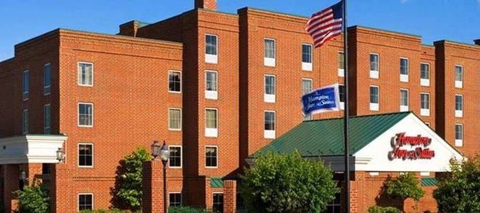 Фото Hampton Inn & Suites Charlottesville-At the University