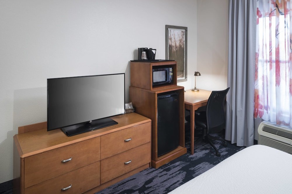Фото Fairfield Inn & Suites by Marriott Orlando at SeaWorld