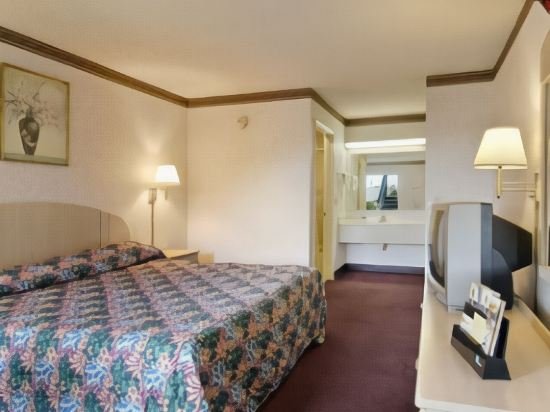 Фото Super 8 by Wyndham Ashburn