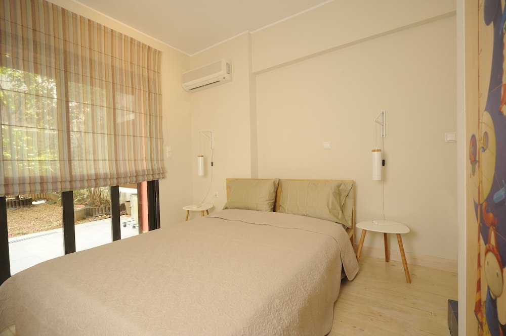 Фото Koukaki Garden Escape Child Friendly Apartment 