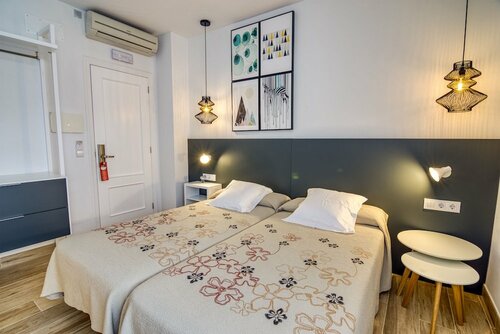 Гостиница Hostal La Isla в Маоне