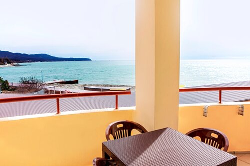 Гостиница Морской клуб в Небуге