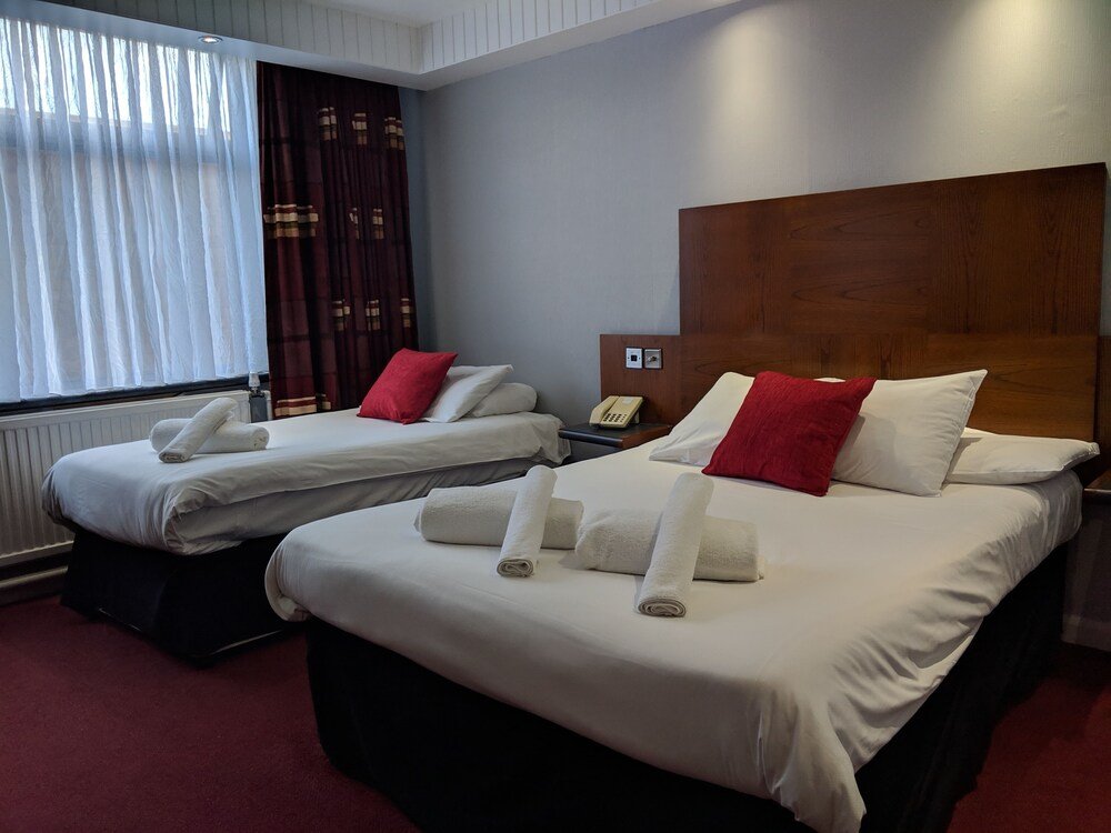 Фото Ramada by Wyndham Loughborough Hotel