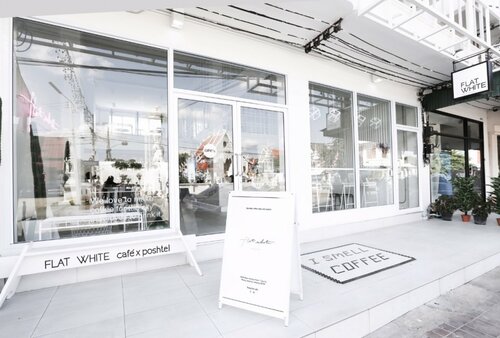 Гостиница Flat White Cafe X Poshtel в Лампанге