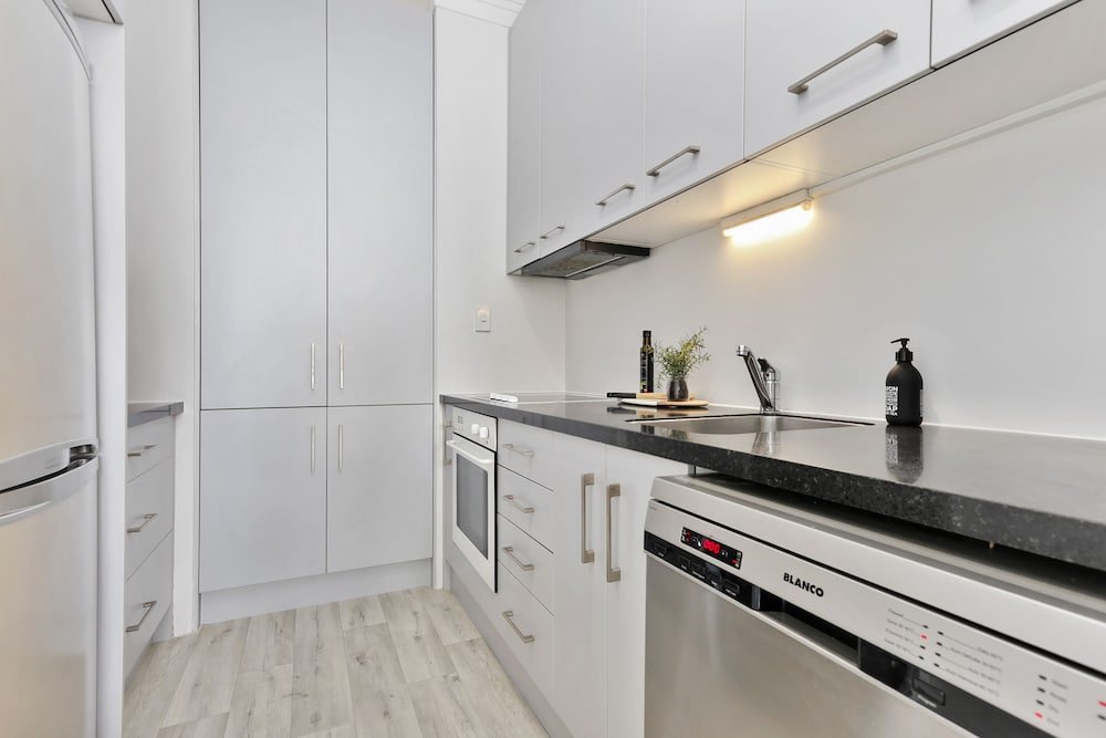 Фото Renovated Apt with huge deck & car park - by Urban Butler