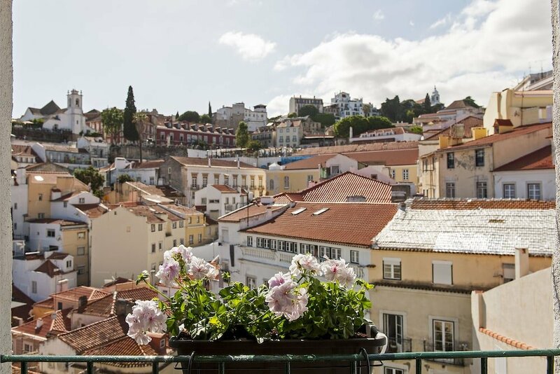 Гостиница Alfama - Lisbon Cheese & Wine Apartments в Лиссабоне