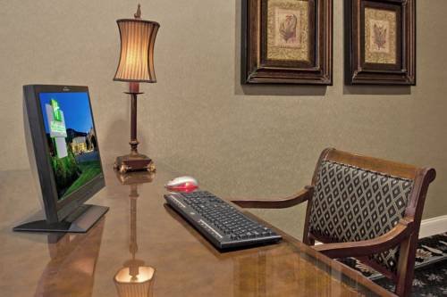 Фото Days Inn by Wyndham Warren