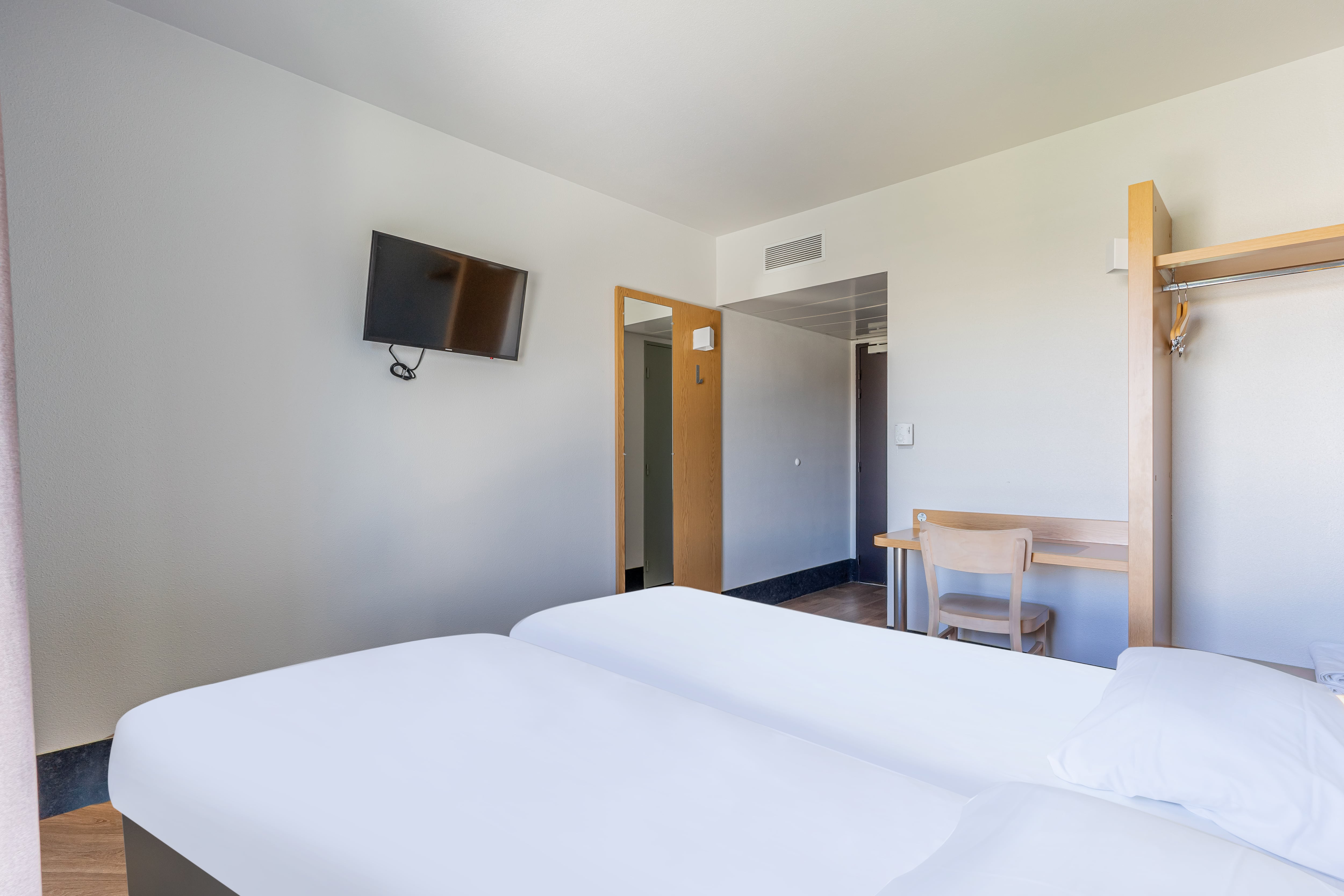 Фото B&B Hôtel Marseille Euromed