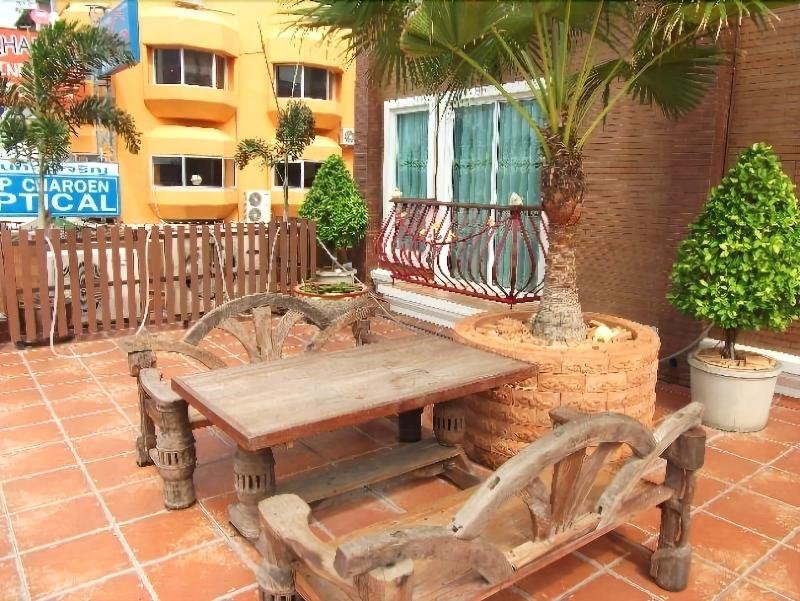 Фото The Red Balcony Inn