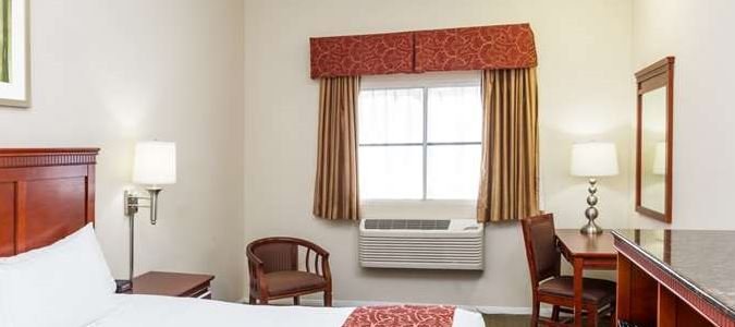 Фото Days Inn by Wyndham Santa Monica/Los Angeles