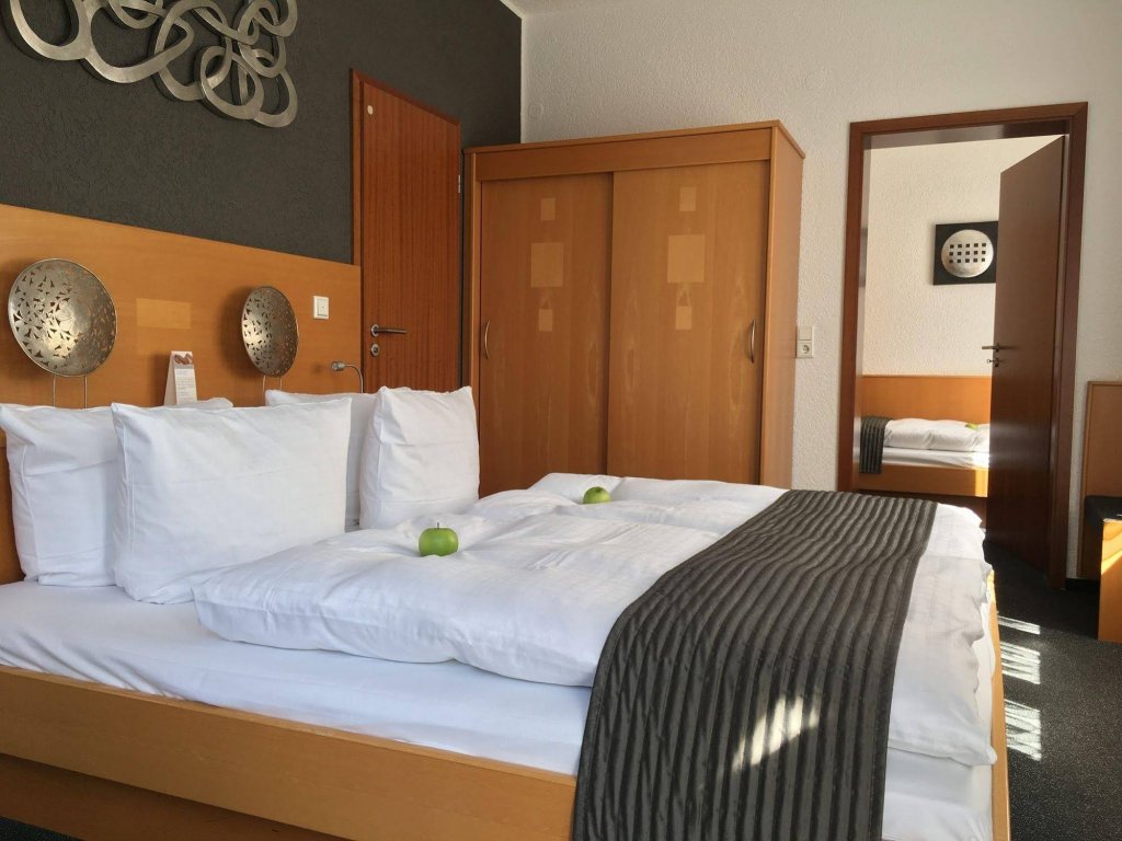 Фото Hotel H. E. Y. M. A. N. N.