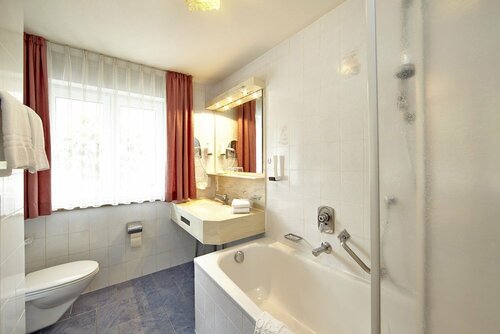 Внешний вид отеля Alpenhotel Rieger в Миттенвальде, фото 3