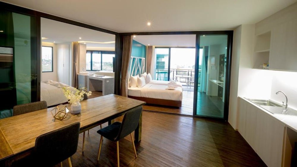 Фото The Whe-la Wha-le Hotel