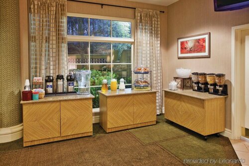 Гостиница La Quinta Inn & Suites by Wyndham Atlanta Alpharetta