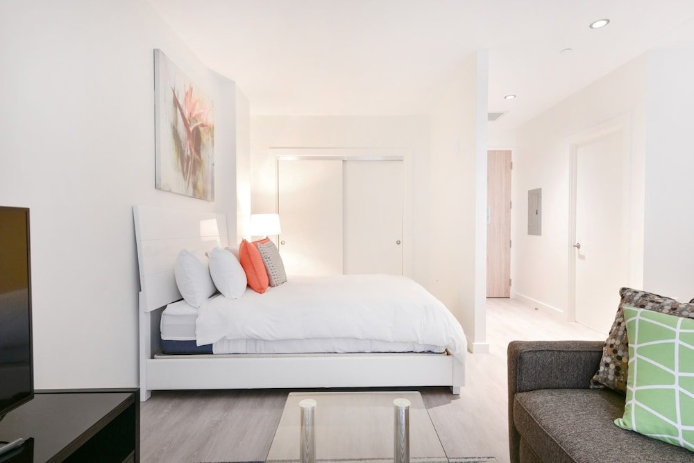 Фото Global Luxury Suites in South End