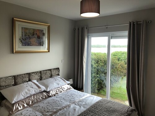 Жильё посуточно Immaculate 3-bed Apartment in Dundrum Co Down