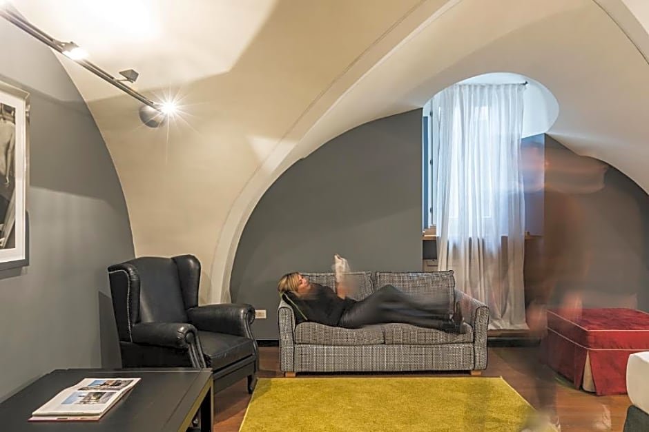 Фото The Telegraph Suites