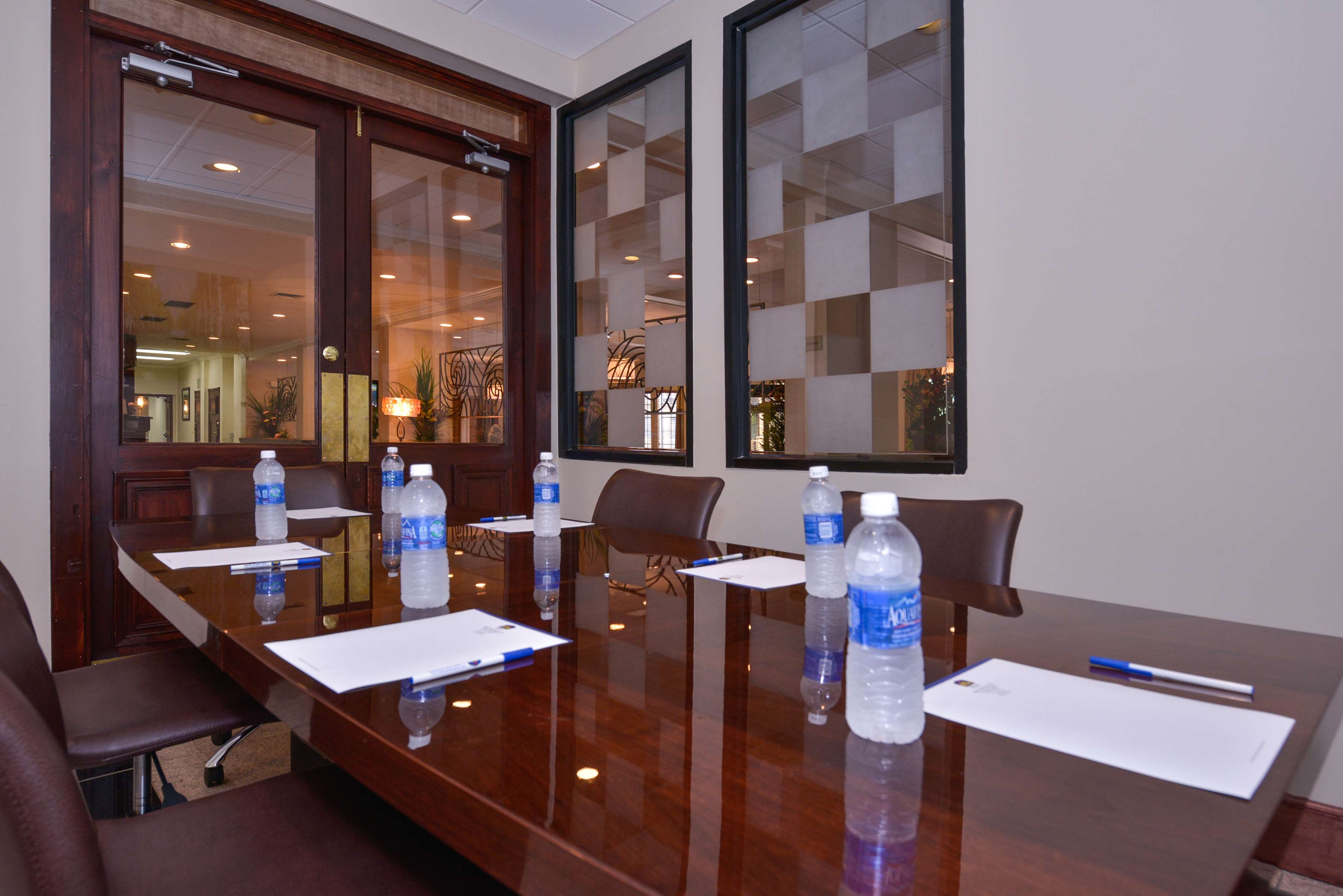 Фото Best Western Tucson Int'l Airport Hotel & Suites