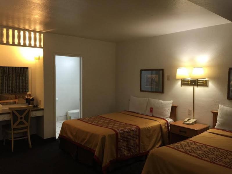 Фото Econo Lodge On Historic Route 66