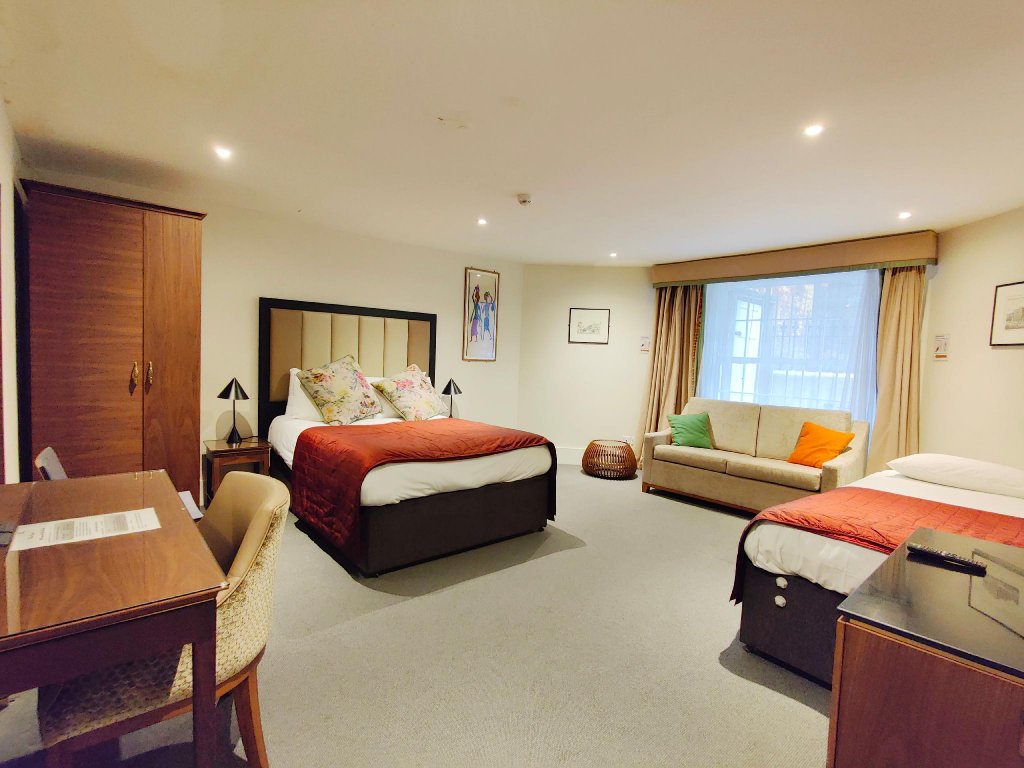 Фото отеля 2