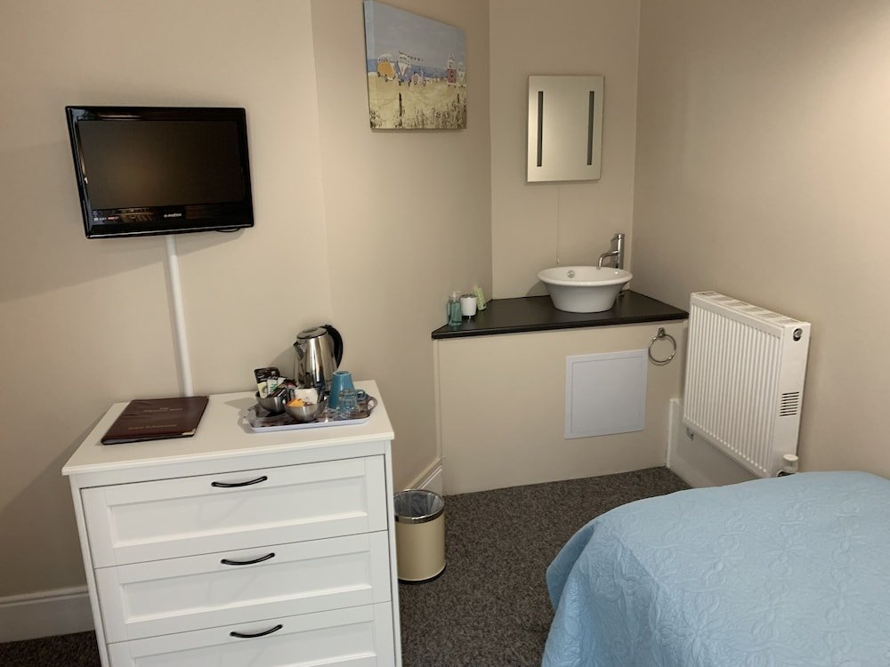 Фото The Chestnuts Guest House