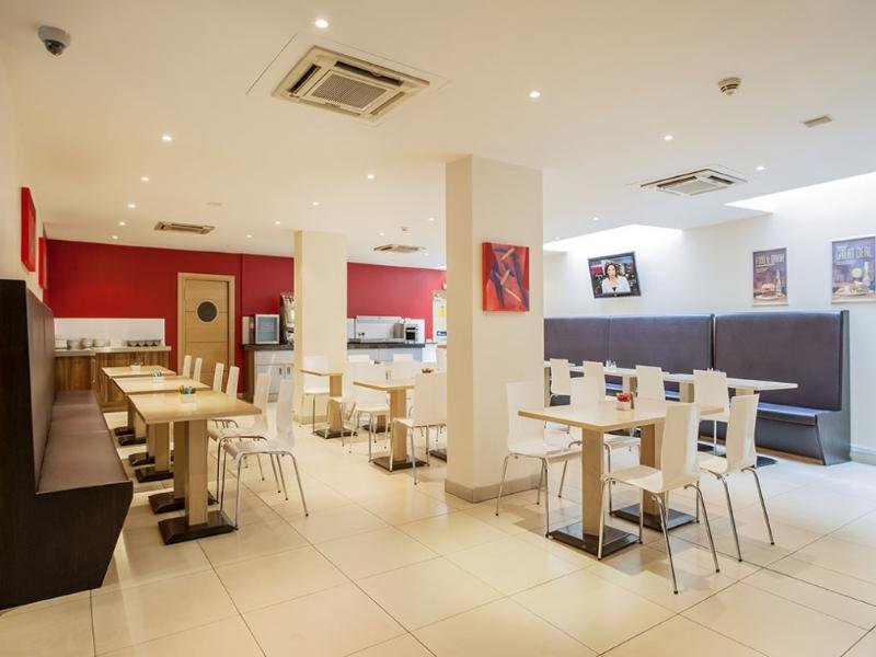 Фото Travelodge London Central Aldgate East