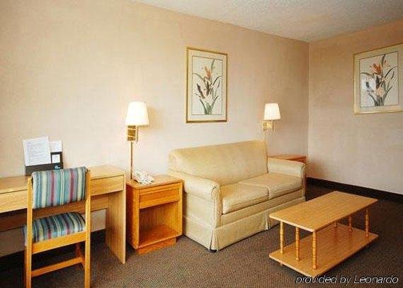 Фото Days Inn and Suites by Wyndham Oxford