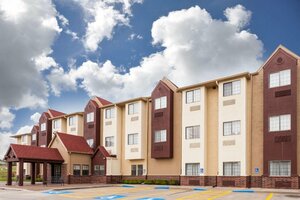 Гостиница Days Inn by Wyndham near Kansas Speedway