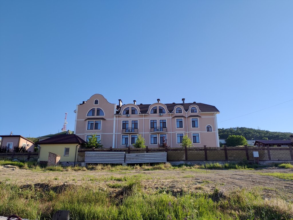 Hotel Relaksfeo Kruglogodichnyj Guest House, Feodosia, photo