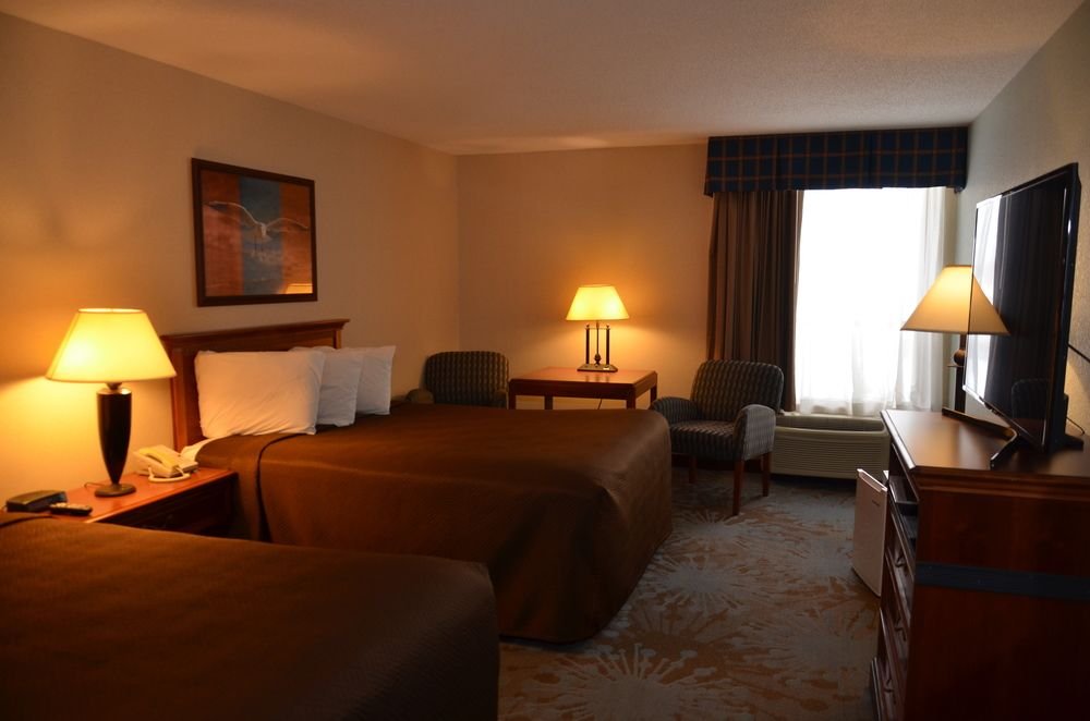 Фото Evergreen Inn and Suites