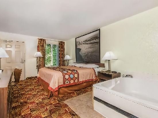 Фото Super 8 by Wyndham Fayetteville