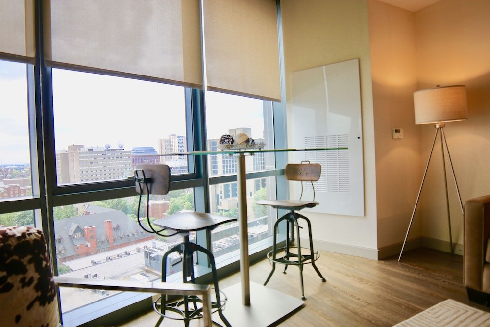 Фото UrHomeInPhilly- Market Street