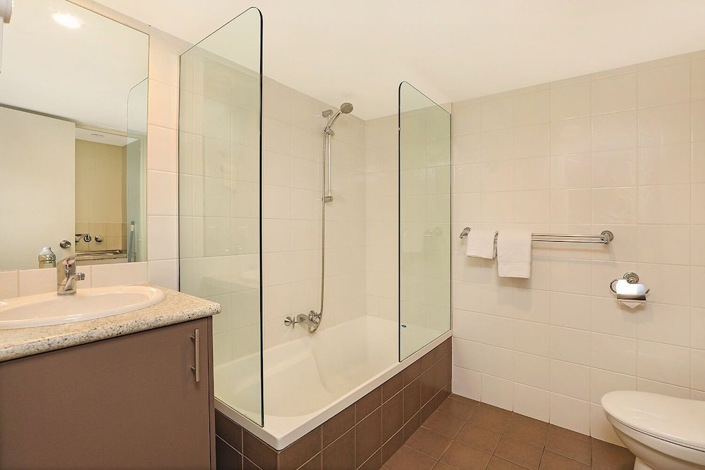 Фото Spinnaker Apartments