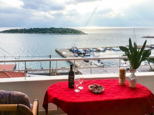 Гостиница The 2 Islands Villa, Athens, Pachi, front-beach Villa 3 Floors, 7 Guests в Мегарах