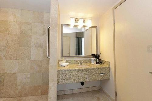 Фото Holiday Inn Express San Diego Airport - Old Town, an Ihg Hotel