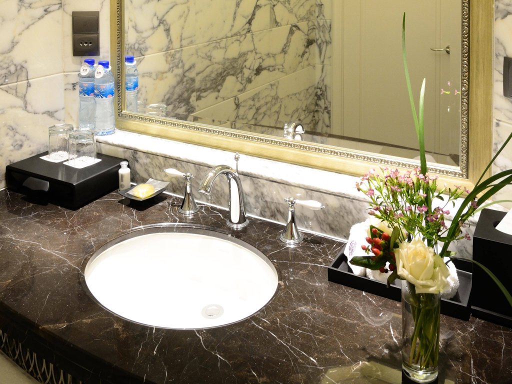 Фото The Bund Riverside Hotel