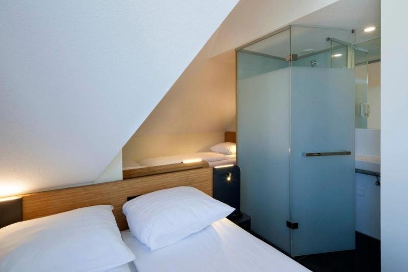 Фото EasyHotel Maastricht City Centre