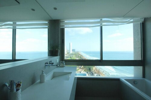 Гостиница Seaview Apartments On The Beach в Нетании