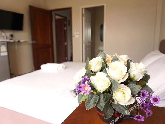 Фото Chompu Nakarin Apartment