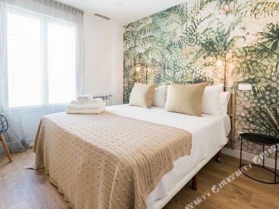 Фото Plaza de España Skyline