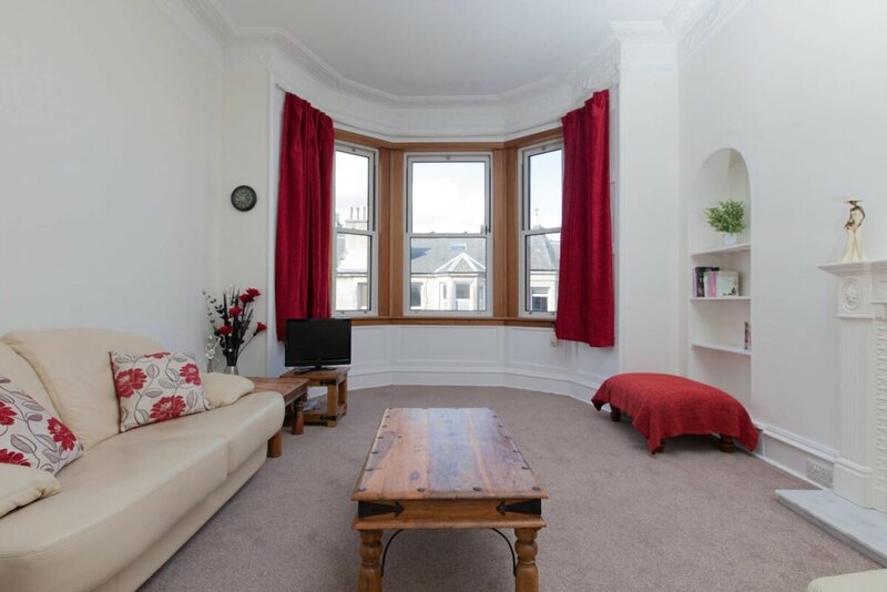 Spacious and Bright Polworth Flat