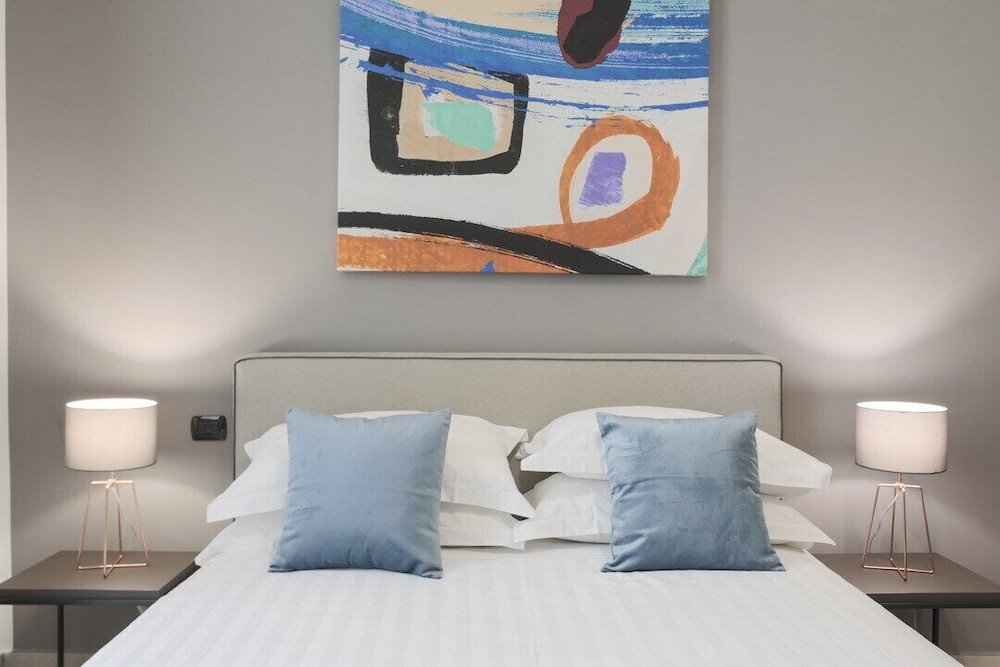 Фото Bespoke Luxury Suites and Apartments